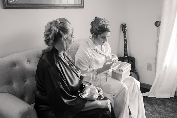 3 Getting Ready - Brittany Lynn Imagery LLC - STL St Louis MO Wedding Portrait Photographer -44