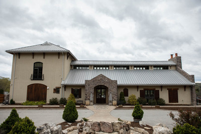 Brittany Lynn Imagery St. Charles MO Chandler Hill Vineyards Kevin Tania-1