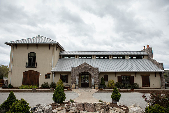 Brittany Lynn Imagery St. Charles MO Chandler Hill Vineyards Kevin Tania-1